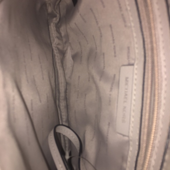 authentic Michael Kors purse MAKE OFFER MUST GO!!! - Picture 7 of 7